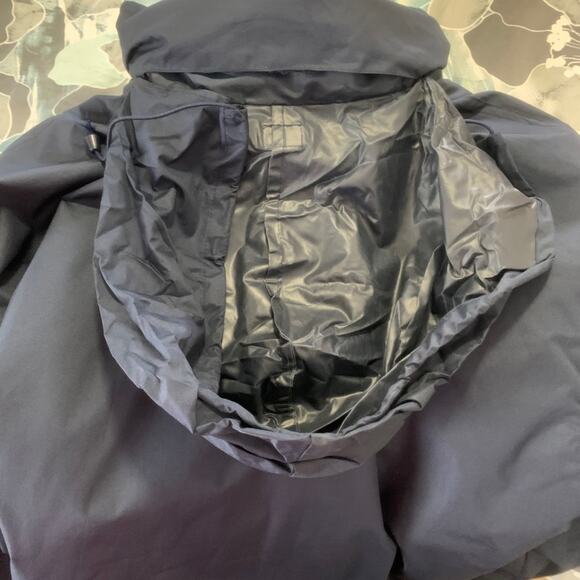 Navy blue and silver Fleece lined Zip up jacket with hide away hood - Picture 14 of 15